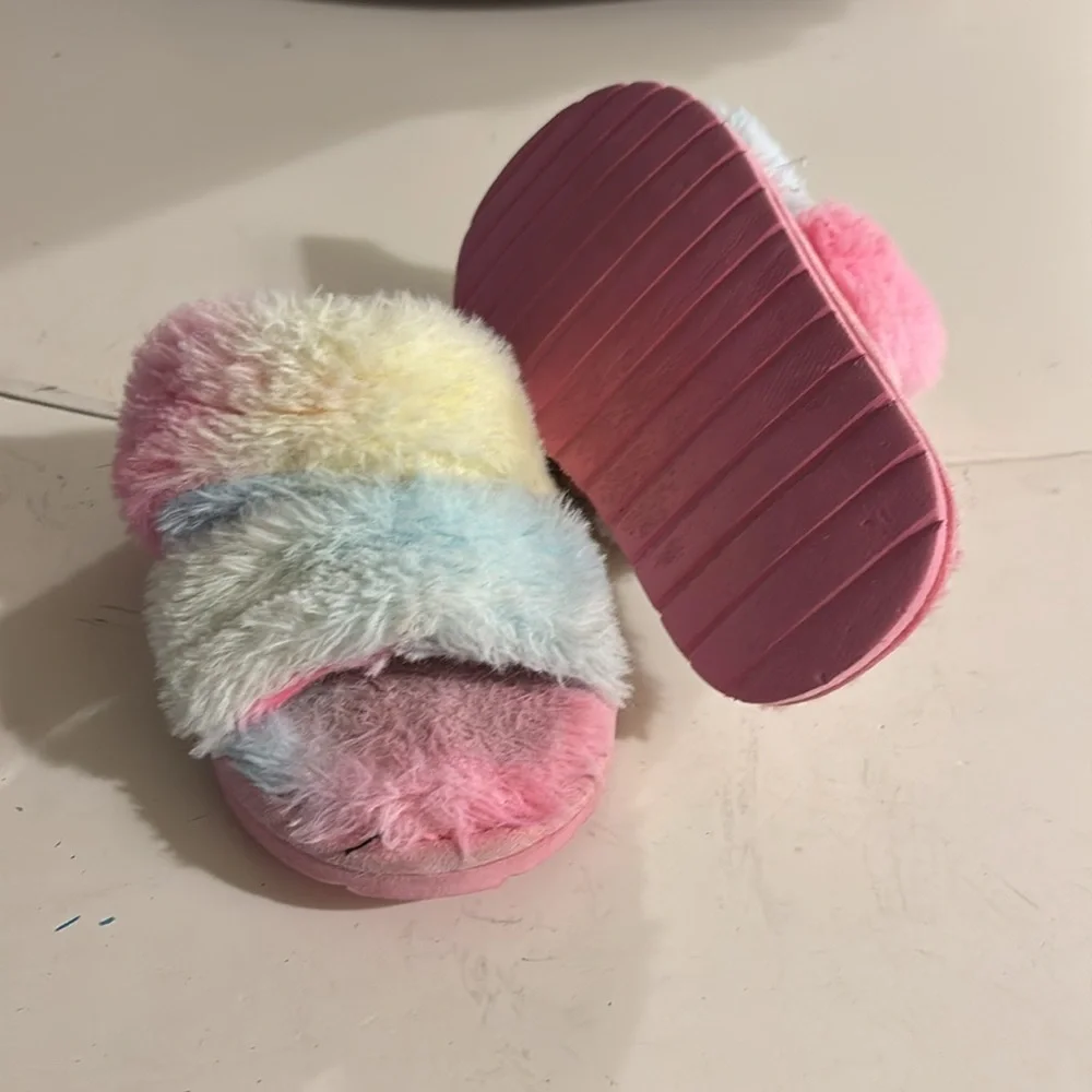 🍀Madden Girl Pink and Multicolor Kids Slippers